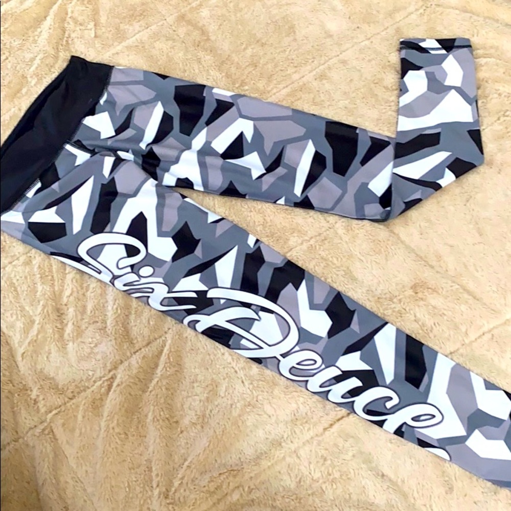 Six Deuce workout leggings